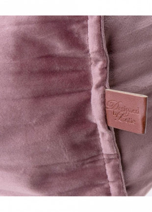 Designed by Lotte Katzenkissen Velveti