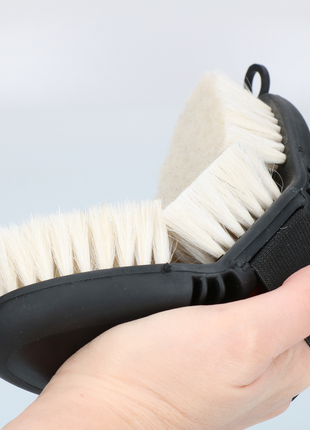Excellent Horse Flexi Brush Shine